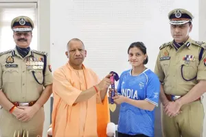  लखनऊ में गोल्ड मेडलिस्ट अस्मिता डे का नवाबी स्वागत,  सीएम योगी ने दी बधाई