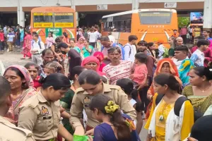 रक्षाबंधन पर बहनों को फ्री बस सफर पड़ा भारी! भीड़ में टप्पेबाजों ने उड़ाई सोने की चेन, पुलिस ने यात्रियों की ली तलाशी
