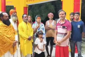 Hardoi News: बेटियों संग 6 साल बाद सनातन धर्म में  लौटीं बरखा, 'घर वापसी' पर जताई खुशी, कहा- 'बेहद खुश हूं'
