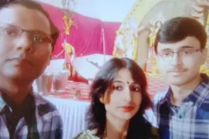 काशी दर्शन की अंतिम इच्छा... फिर एक साथ उठीं पति-पत्नी और बेटे की अर्थियां, अपनों ने भी शव लेने से किया इनकार, जानें मामला