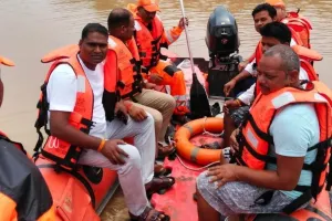 यूपी में राहत-बचाव कार्य में जुटा NDRF, रामबाग से ट्रेनों के संचालन पर ब्रेक; भदोही में 22 बाढ़ चौकियां सक्रिय