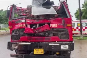 Noida News : नोयडा में ILGIM कंपनी में आग बुझाने के दौरान बड़ा हादसा, बीम गिरने से दो पुलिसकर्मियों की मौत 