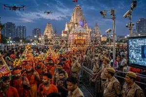 Noida News: शिवरात्रि पर नोएडा में 2,500 पुलिसकर्मी और 30 ड्रोन का पहरा, मंदिरों-कांवड़ मार्गों पर हाई अलर्ट
