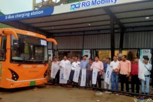  कानपुर : किदवई नगर डिपो से पहली ई-बस लखनऊ रवाना