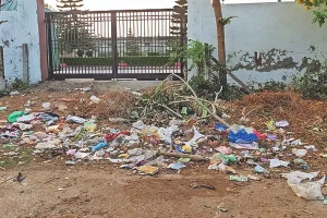 घर के बाहर कचरा यानी बीमारियों का आह्वान