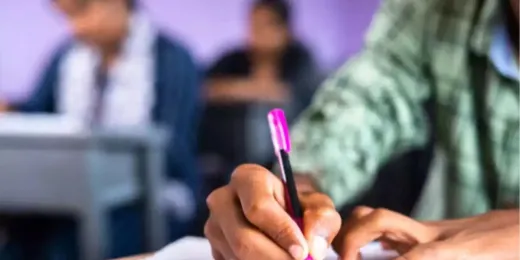 यूपी बोर्ड परीक्षा :  उत्तर पुस्तिका में रुपये मिले तो मानी जाएगी नकल