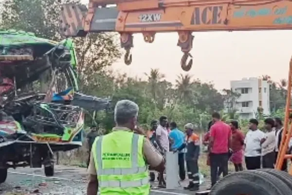 <span class="t-red">भिंड में मजदूरों से भरी पिकअप की डंपर से टक्कर, </span>8 की मौत; 25 घायल, CM योगी ने किया मुआवजे का ऐलान