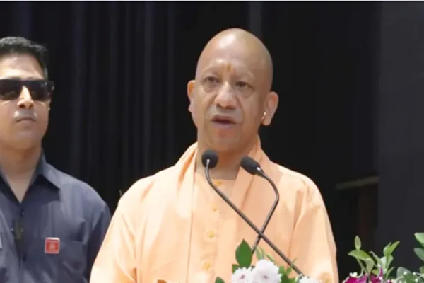 <span class="t-red">नकली दवा के कारोबार पर योगी सरकार का बड़ा वार!</span> अब दुकान नहीं, पूरी सप्लाई चेन खंगालेगा FSDA