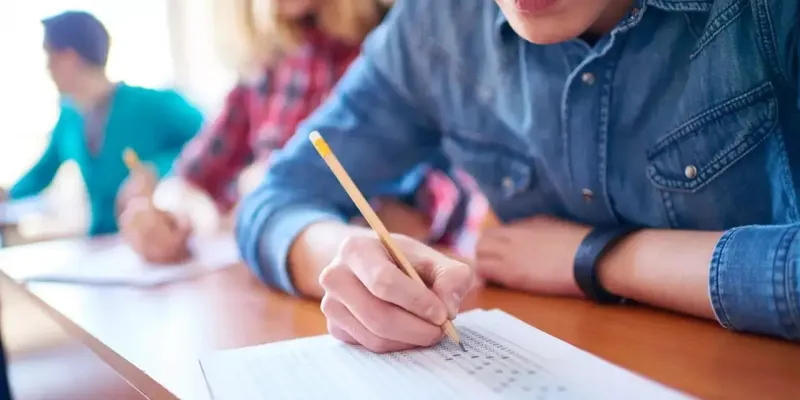 प्रयागराज : शिक्षा चयन आयोग हुआ सख्त, परीक्षाओं में जीरो टॉलरेंस नीति लागू 