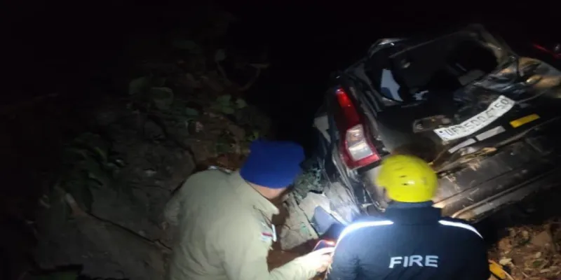 नैनीताल में निगलात के पास खाई में गिरी कार, उत्तर प्रदेश की तीन महिला श्रद्धालुओं की मौत, दो घायल