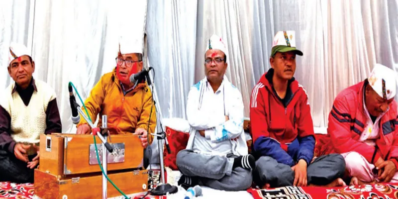 Uttrakhand:  होली के गीतों से गूंज रही पहाड़ों की रातें, छलड़ी तक रंग भरेंगे राग