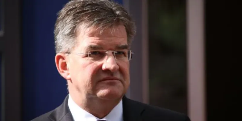 एपस्टीन फाइलों से स्लोवाकिया में भूचाल: शीर्ष अधिकारी ने दिया इस्तीफा, प्रिंस एंड्रयू पर फिर दबाव