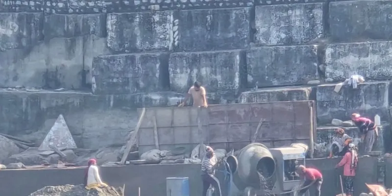 भीषण बाढ़ में क्षतिग्रस्त कोसी बैराज का जीर्णोद्धार :  बरसात से पहले काम पूरा करने का लक्ष्य, युद्धस्तर पर जारी कार्य 