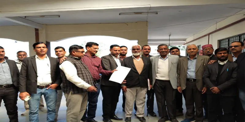 Moradabad: अधिवक्ता प्रोटेक्शन एक्ट लागू करें सरकार, वकील की हत्या के विरोध में निकाला जुलूस 