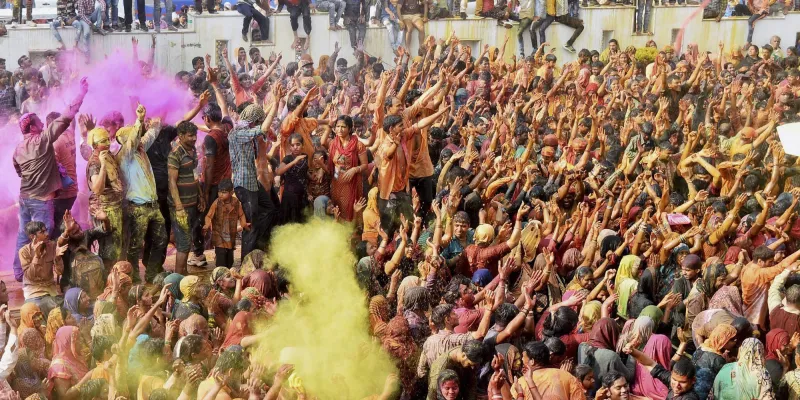 Holi 2026 : देशभर में होली की धूम, राष्ट्रपति व पीएम मोदी समेत इन नेताओं ने देशवासियों को दी शुभकामनाएं