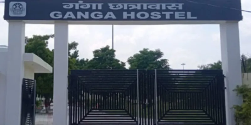 लखनऊ विश्वविद्यालय के महिला छात्रावासों में पुरुष कर्मचारी पर सख्ती: मेस ठेका रद्द करने की चेतावनी, कुलपति ने लिया बड़ा फैसला