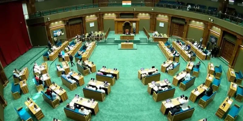 Uttrakhand: सदन में गूंजा एलपीजी मामला...विपक्ष ने किया जोरदार हंगामा