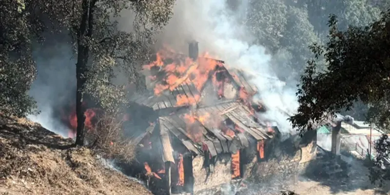 Uttrakhand : नैनीताल के ग्लेनमोर में भीषण अग्निकांड, ब्रिटिशकालीन भवन खाक