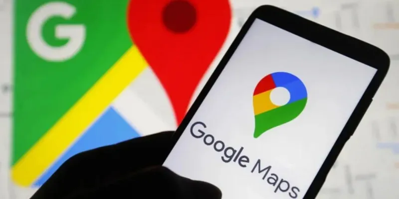 एलपीजी गैस से भरा टैंकर पलटा:  गूगल मैप के सहारे रास्ता तलाशते हुए बड़ा हादसा, पुलिस-दमकल टीम ने क्रेन की मदद से कराया सीधा