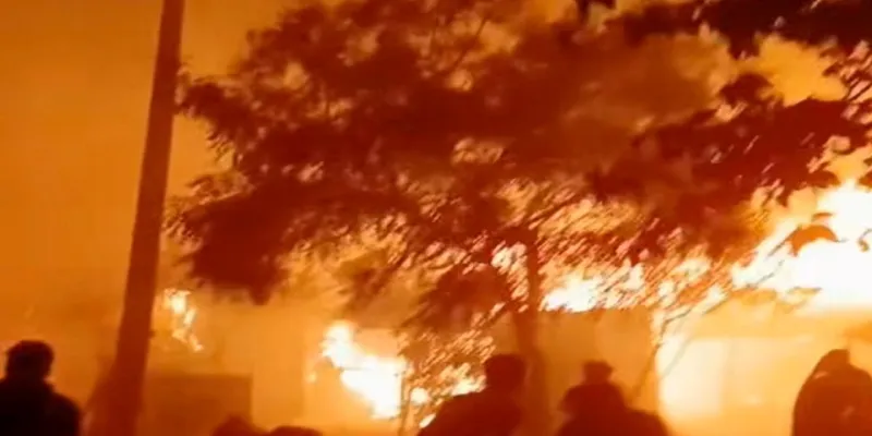  सीतापुर में दर्दनाक हादसा : वज्रपात से गांव में लगी आग, मां-बेटी की मौत, पोती गंभीर