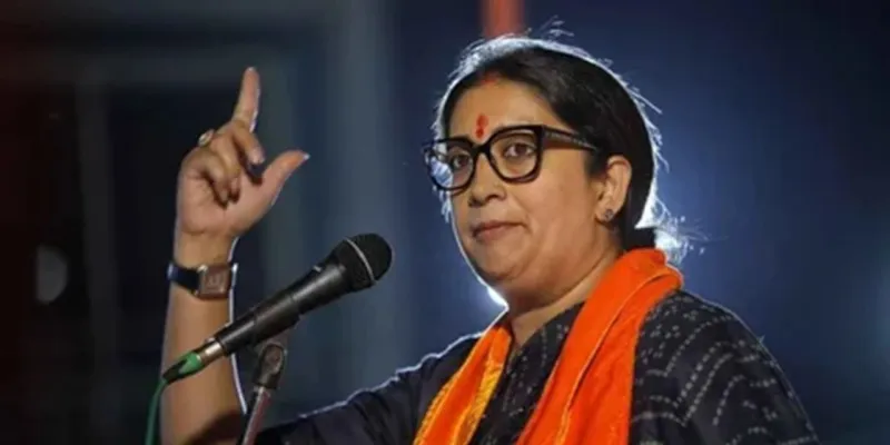 'सास-बहू' के तंज पर स्मृति ईरानी ने दी अखिलेश यादव को चुनौती, कहा- दम है तो गोरखपुर से चुनाव लड़ कर दिखाए