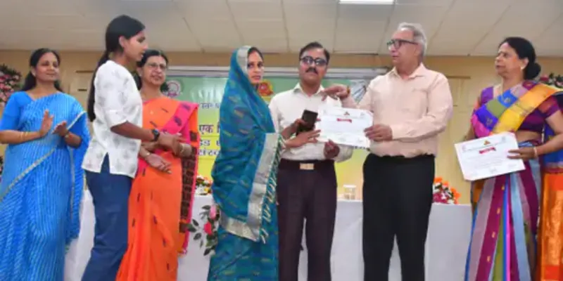 Ayodhya News: उपकार महानिदेशक ने की कृषि विश्वविद्यालय में की समीक्षा, कुलपति बोले- छोटे-छोटे प्रयास से समाज में बड़ा बदलाव संभव