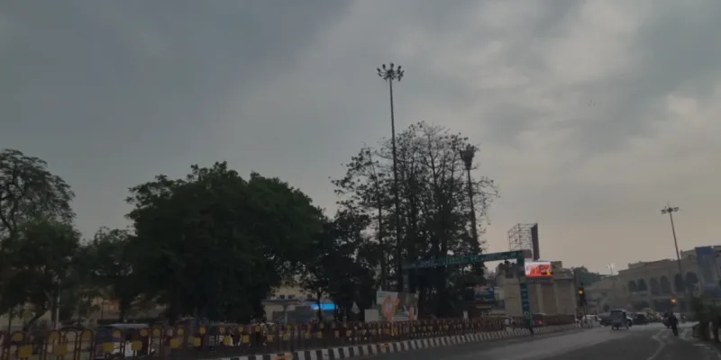 Lucknow Weather News: रिमझिम बारिश ने दी चिलचिलाती गर्मी से राहत, 50 जिलों में IMD ने जारी किया अलर्ट