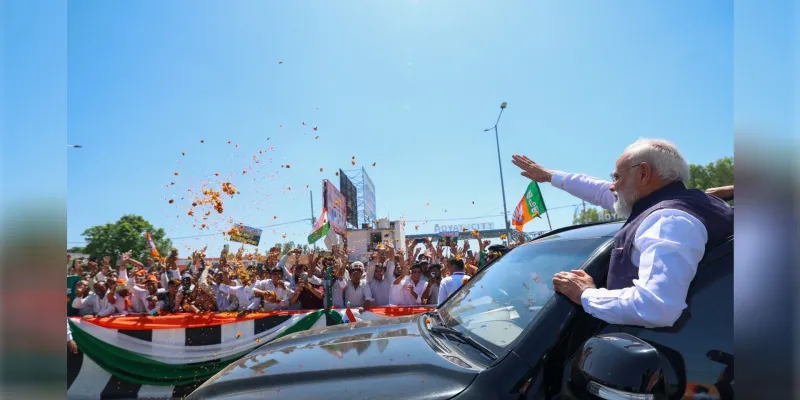 Uttrakhand: मोदीमय हुआ देहरादून, प्रधानमंत्री का 12 किमी लंबा रोड शो, भव्य स्वागत