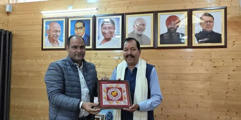 Uttrakhand: गुलदार से भिड़कर दो लोगों की जान बचाने वाले राजेंद्र धामी सम्मानित