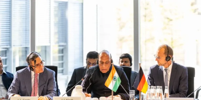 'भारत-जर्मनी के बीच रक्षा संबंध होंगे मजबूत', बर्लिन में जर्मन सांसदों को संबोधित कर बोले रक्षामंत्री राजनाथ सिंह
