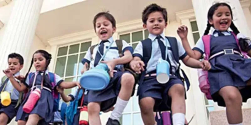 यूपी में बच्चों को बेहतर सुविधा देने में जुटी योगी सरकार,  स्कूलों में ‘ऑपरेशन कायाकल्प’ और ‘अलंकार’  