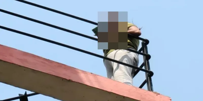 प्रयागराज में पानी की टंकी पर चढ़ी युवती, फेसबुक पर लाइव आकर काटा हंगामा, जानें पूरा मामला