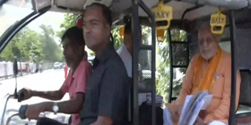 UP News : ई-रिक्शा से विधानसभा पहुंचे मंत्री सुरेश खन्ना, कहा- सप्ताह में एक दिन बचाएं पेट्रोल-डीजल 