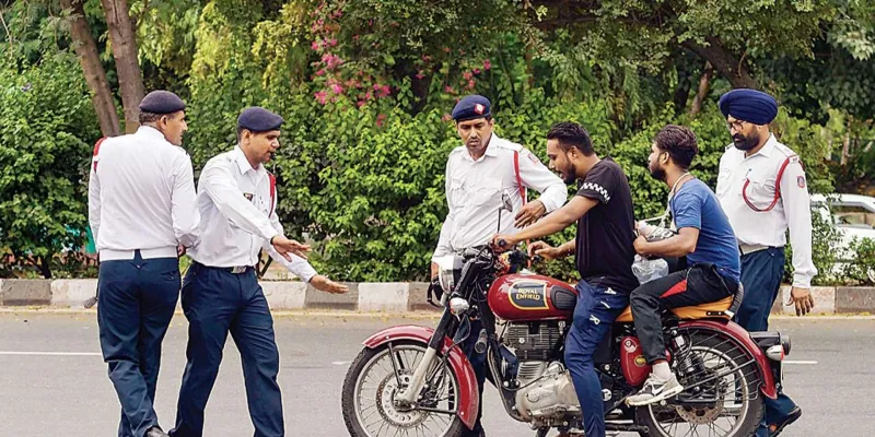 ऑपरेशन प्रहार:  एक दिन में 253 वाहनों का चालान, नो पार्किंग, रैश ड्राइविंग और गलत नंबर प्लेट वालों पर शिकंजा