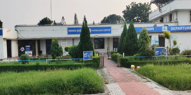 Uttrakhand: एयरपोर्ट विस्तार में बाधक भवनों और पेड़ों को शीघ्र जमींदोज करने के आदेश