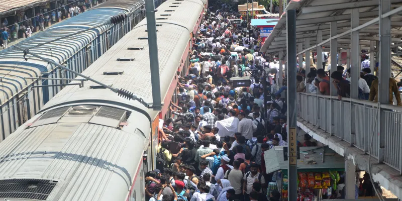लेखपाल भर्ती: नहीं मिली बर्थ तो किया शौचालय में सफर...ट्रेन के स्लीपर कोचों में भी घुसे अभ्यर्थी