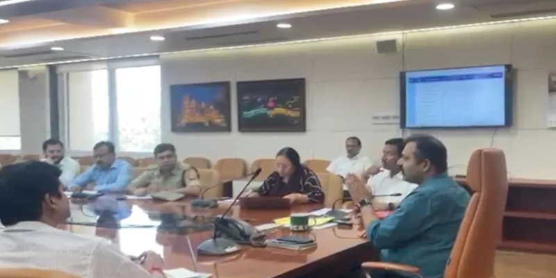 Lucknow News : ऊंची इमारतों में अग्नि सुरक्षा मानकों की होगी जांच, दिल्ली होटल अग्निकांड के बाद LDA का बड़ा फैसला 
