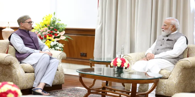 PM मोदी से उमर अब्दुल्ला ने की  मुलाकात : पूर्ण राज्य का दर्जा बहाल करने समेत जम्मू-कश्मीर से जुड़े कई अहम मुद्दों पर की चर्चा