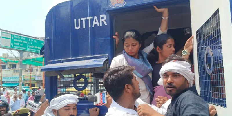 NEET पेपर लीक पर वाराणसी में बवाल, पल्लवी पटेल समेत सैकड़ों पर FIR