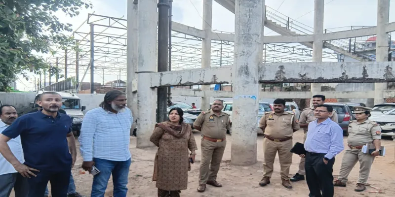 Barabanki News: बाराबंकी के देवा दरगाह पार्किंग में अवैध वसूली की जांच, निरीक्षण में पानी की टंकी परिसर में मिले वाहन