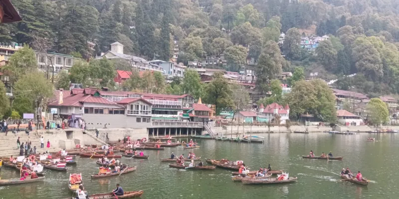Uttarakhand News : दक्षिण भारत, राजस्थान व गुजराती सैलानियों ने बढ़ाई पर्यटकों की आमद