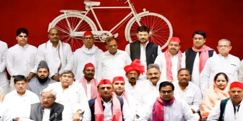 जौहर यूनिवर्सिटी पर संसद से सड़क तक संग्राम : सपा सांसद ने लोकसभा में उठाया मुद्दा; छात्रों का तीसरे दिन भी प्रदर्शन जारी