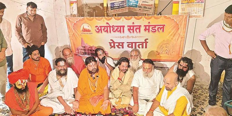 राम मंदिर चढ़ावा गबन मामला : चंपत राय के समर्थन में उतरे संत महंत, बैठक कर दी क्लीन चिट