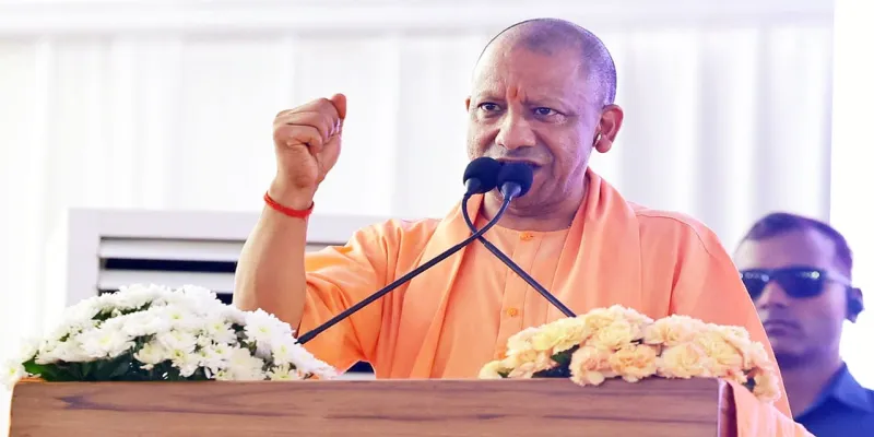CM Yogi in Ghaziabad : 'बम बनाने वालों से नहीं, शिवभक्तों के बम-बम से थी तकलीफ', गाजियाबाद में सपा-कांग्रेस पर बरसे CM योगी