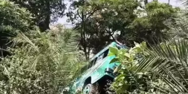 पाकिस्तान के बलूचिस्तान में बड़ा हादसा, यात्री बस खाई में गिराने से 40 की मौत 