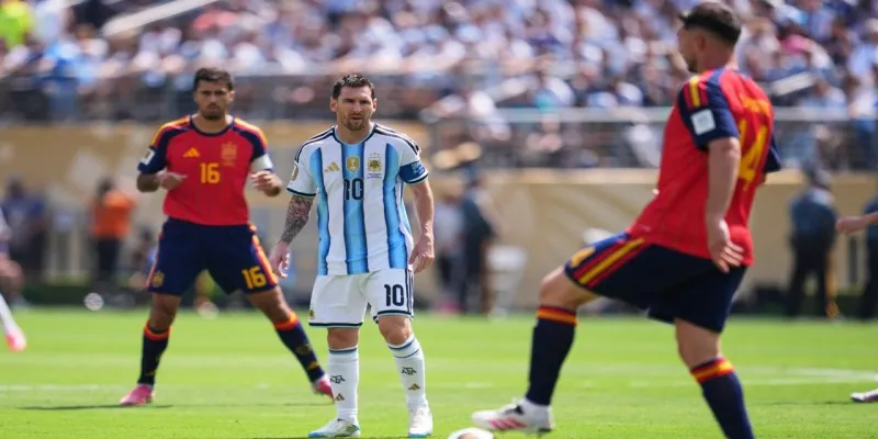 Spain vs Argentina, FIFA World Cup Final :  अर्जेंटीना-स्पेन के बीच फुटबॉल की सबसे बड़ी जंग, सामने आई दोनों टीमें