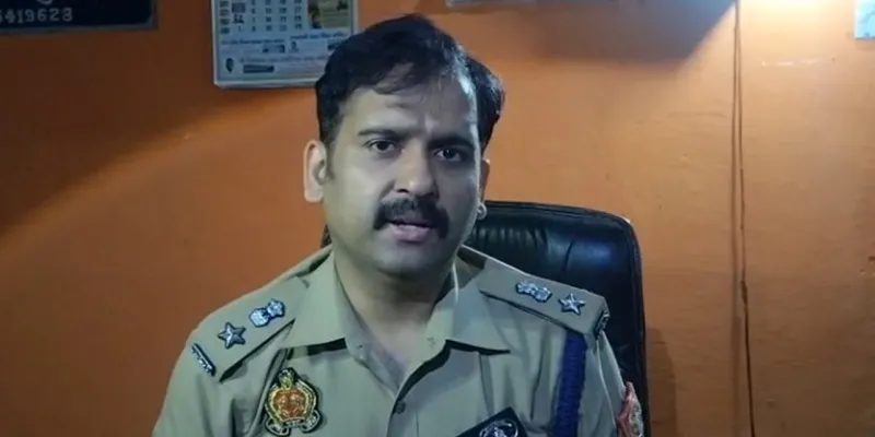 Sitapur News : सर्राफा व्यापारी पर बदमाशों का कहर, लाठी-डंडों से पीटकर ढाई किलो चांदी लूटी; CCTV खंगाल रही पुलिस