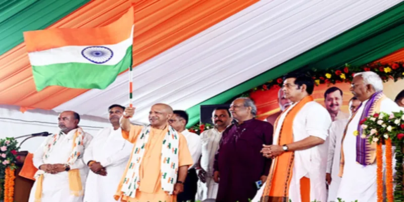 Gorakhpur News : गोरखपुर में CM योगी ने निकाली तिरंगा यात्रा, बोले- असंख्य क्रांतिकारियों के बलिदान से मिली आजादी