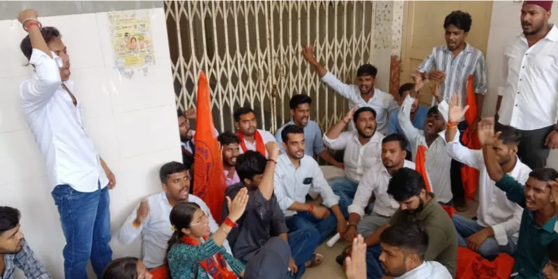 Lucknow University: आंतरिक मूल्यांकन में अनियमितता के विरोध में ABVP का प्रदर्शन, छात्रों ने उठाई जांच की मांग