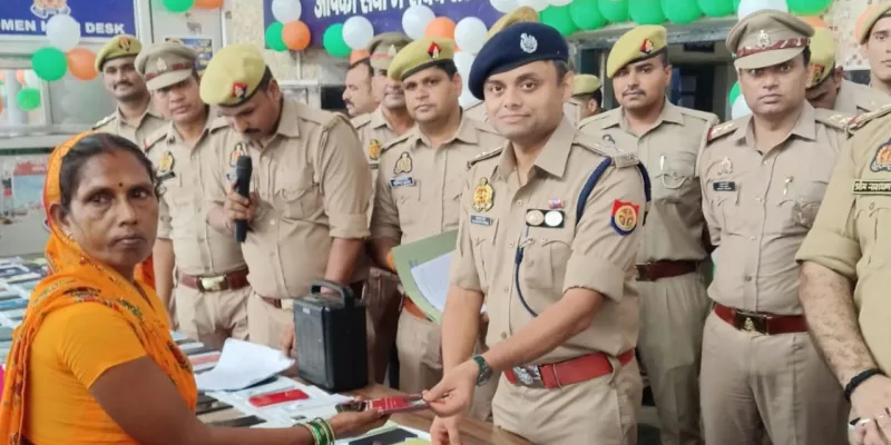  Kanpur News:  रक्षाबंधन पर GRP का ‘ऑपरेशन मुस्कान’, 611 यात्रियों को लौटाए गुम मोबाइल